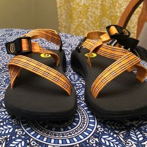 LIKE NEW- Women’s Chaco sandals